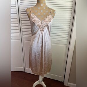 Vintage sweet slip beautiful with lace